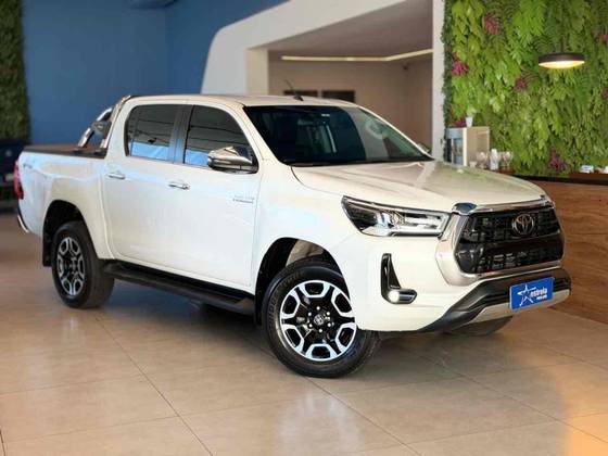 TOYOTA HILUX 2.8 D-4D TURBO DIESEL CD SRX 4X4 AUTOMÁTICO